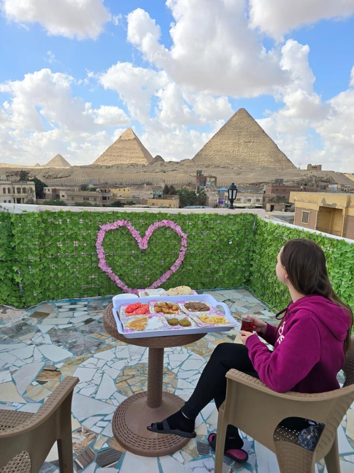 Pyramids Show Hotel Kafrat al Jabal Exterior photo