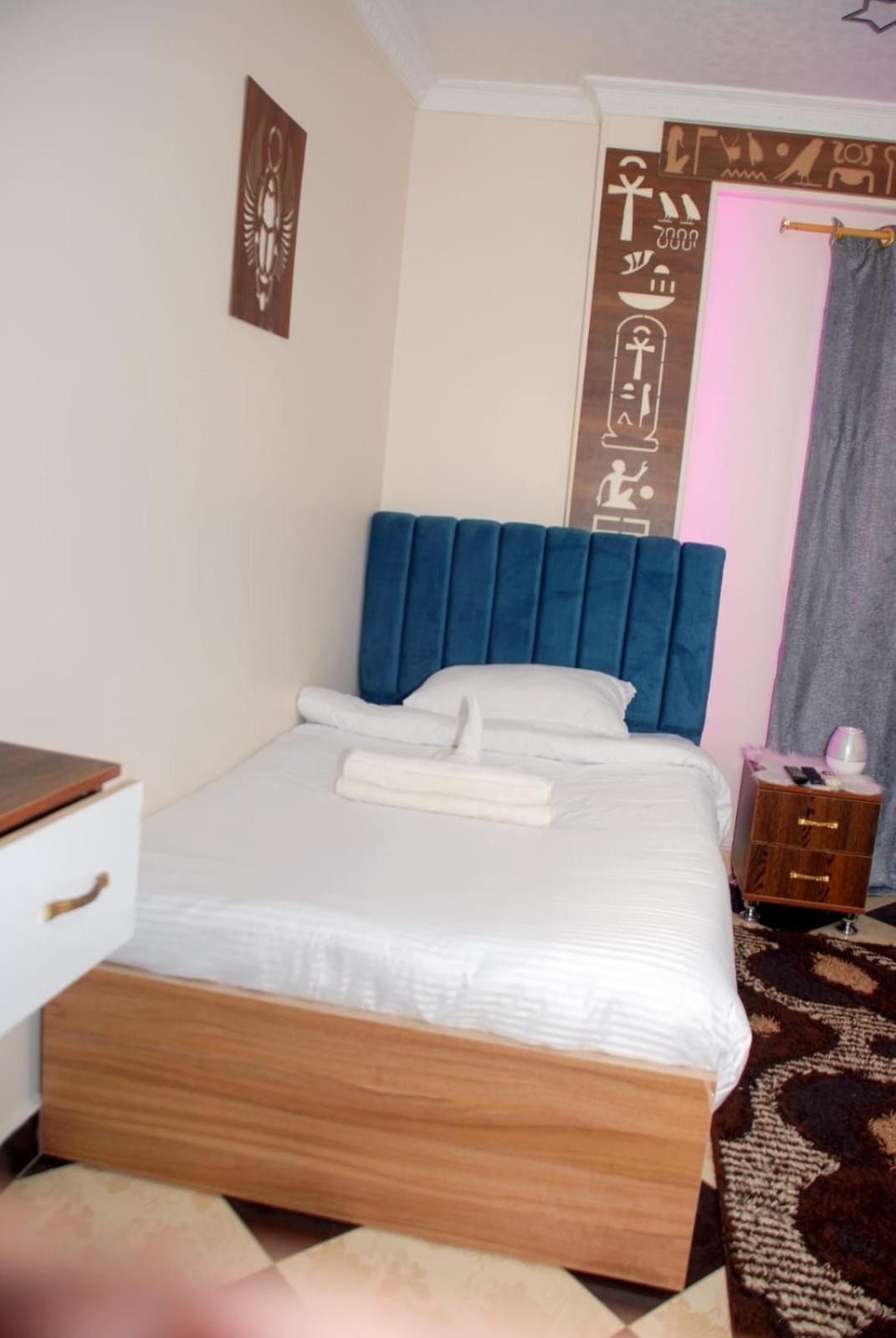 Pyramids Show Hotel Kafrat al Jabal Exterior photo